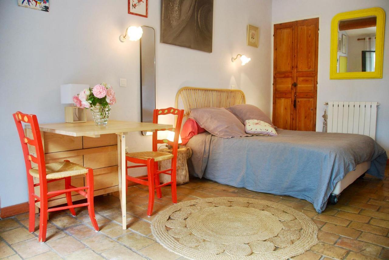 Les Volets Bleus Provence Hotell Salon-de-Provence Eksteriør bilde