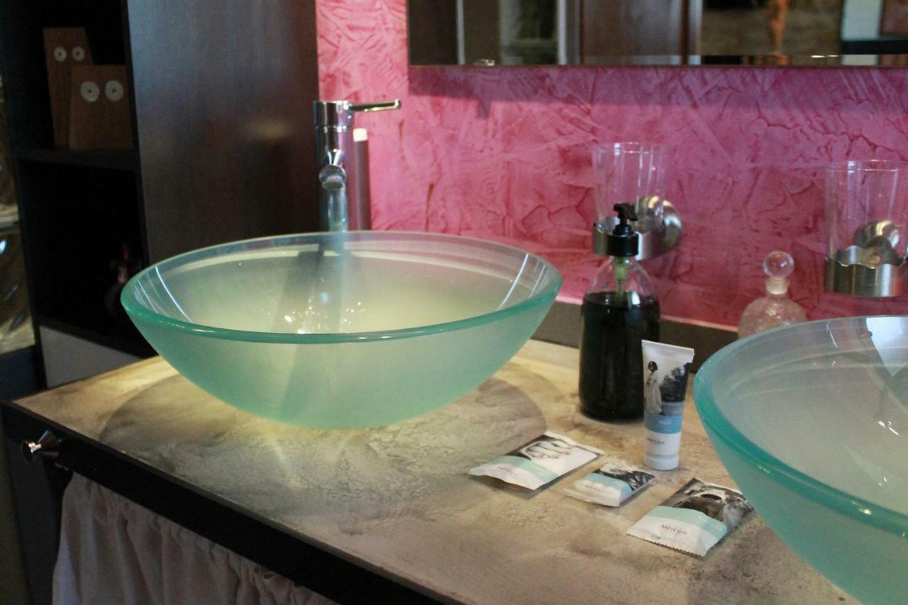 Les Volets Bleus Provence Hotell Salon-de-Provence Eksteriør bilde